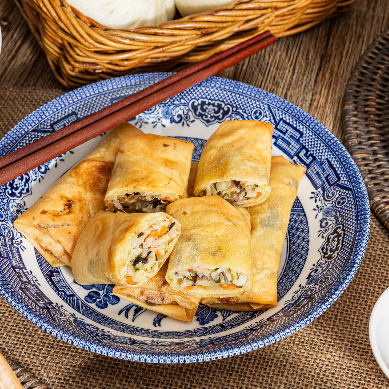 Crispy Vegetable and Pork Spring Rolls (4pc)